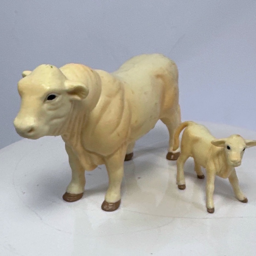 Ertl Bull and Calf Figure Set Small Cream Excellent Vintage Farm Toy